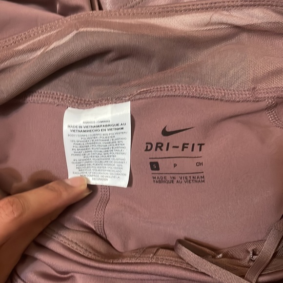 Sport cropped legging-Nike- like new condition - Picture 8 of 9